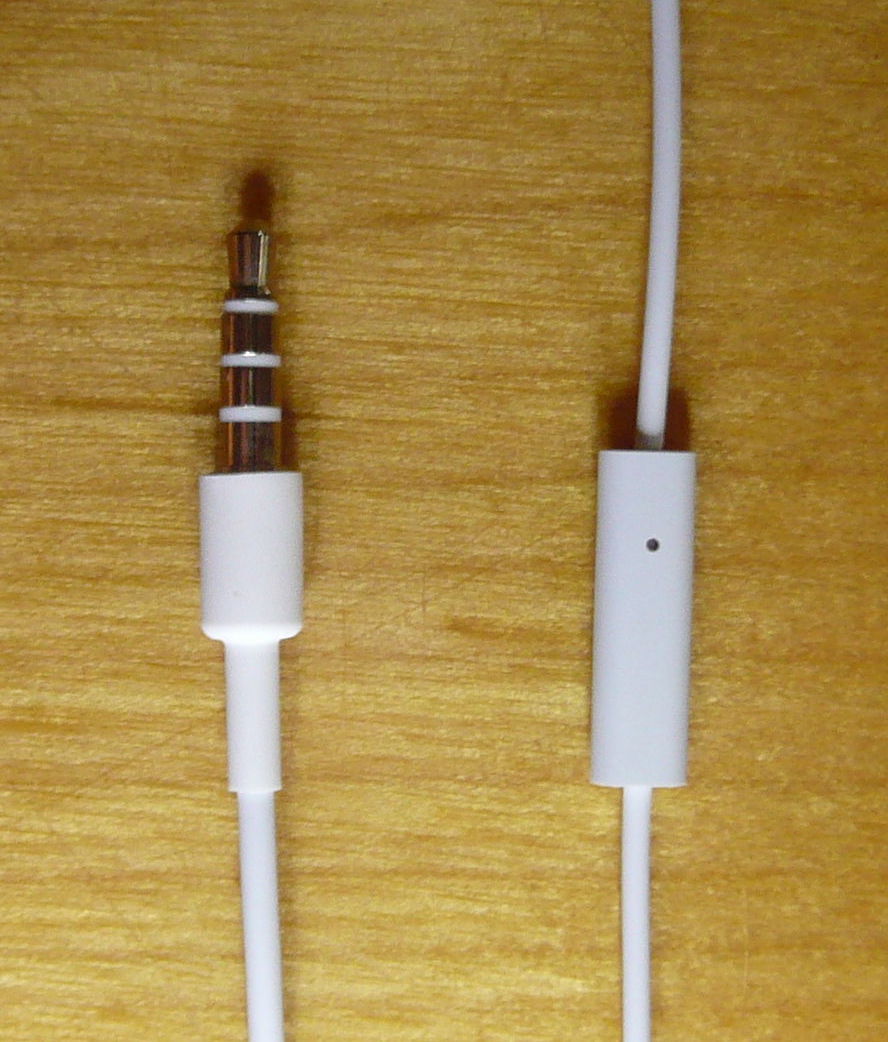 1280px-IPod_and_iPhone_audio_plugs.jpg
